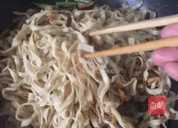 Illustration of how to make braised beans and noodles 13