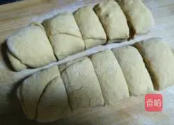 Illustration of how to make brown sugar and red date rolls 5