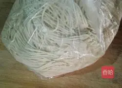 Illustration of how to make braised beans and noodles 3