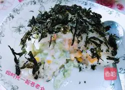 Illustration of how to make seaweed salad rice balls 11