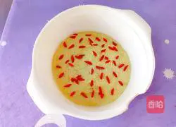 Illustration of how to make wolfberry and soybean cake 8