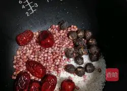 Illustration of how to make red dates, longan and red bean porridge 8