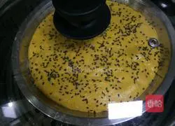 Illustration of how to make pumpkin and purple sweet potato cake 8