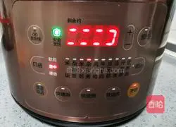 Illustration of how to make red bean, lily and bran rice porridge 5