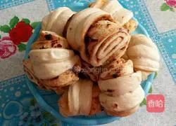 Illustration of how to make milk and chive oil flower rolls 13