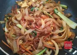 Illustration of three fresh fried rice noodles 13