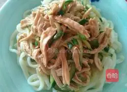 Illustration of making cold noodles with shredded chicken 14