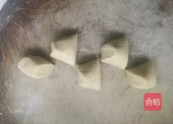 Illustration of how to make golden steamed buns 6