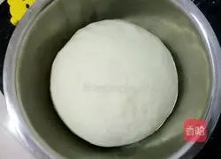 Illustration of how to make crispy pork pancakes 3