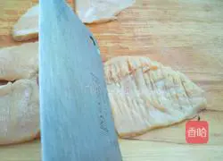 Illustration of how to make chicken burgers 12