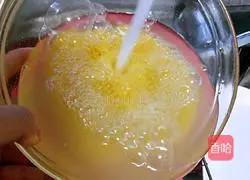 Illustration of how to make red dates and millet porridge 11