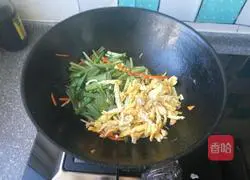 Illustration of how to make vegetarian spring rolls 9