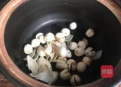 Illustration of how to make lotus seed lily millet porridge 2