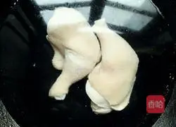 Illustration of making cold noodles with shredded chicken 2