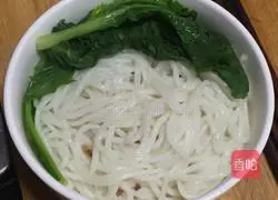 Illustration of how to make rice noodles with mixed sauce 8
