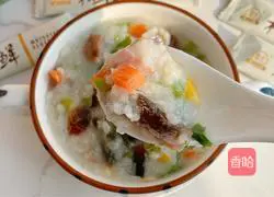 Illustration of how to make grilled sausage and preserved egg porridge 10