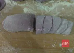 Illustration of how to make purple potato rose rolls 9