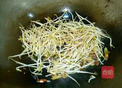 Illustration of how to make fried rice noodles 12