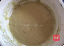 Man Illustration of how to make cranberry matcha steamed cake 4