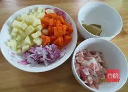 Illustration of how to make curry chicken rice bowl 1