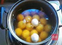 Illustration of how to celebrate the Lantern Festival in red, purple and purple 4