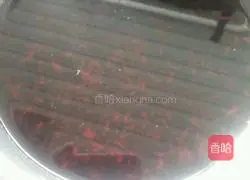 Illustration of how to make purple rice chicken porridge 1