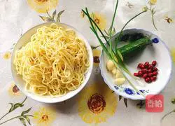 Illustration of how to make cold noodles 1