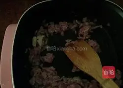 The simplest meat Illustration of how to make sauce pasta 6