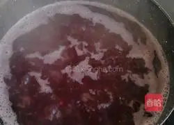 Illustration of how to make shrimp and purple rice porridge 2