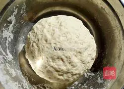 Illustration of how to make green onion rolls 3