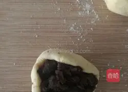 Illustration of how to make bean stuffed steamed buns 4
