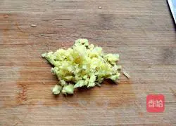 Illustration of how to make preserved egg and lean meat porridge 4