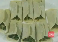 How to bake pot stickers Illustration of how to do it 1