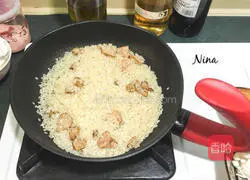 Illustration of how to make dark beer chicken leg risotto 2