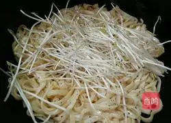 Eggs and Silver Buds Stir-fried in the River Illustration of how to make powder 6