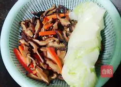 Illustration of how to make spiced mutton box 2