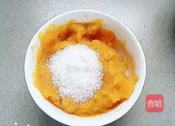 Illustration of how to make pumpkin hair cake 4