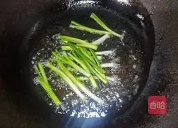 Illustration of how to make scallion oil rice noodles 4