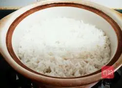 Illustration of how to make preserved clay pot rice and Sichuan bacon rice with crispy rice 3