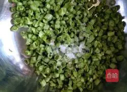 Illustration of how to make bean pancakes 4