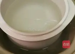 Illustration of three-color quinoa, millet and red date porridge 3