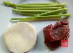 Illustration of how to make parsley and pork pot stickers 1