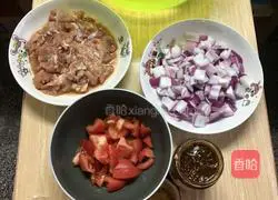 Illustration of how to make black pepper lean meat pasta 3