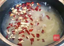 Illustration of how to make red dates, wolfberry and millet porridge 5