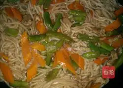 Illustration of how to make braised beans and noodles 4