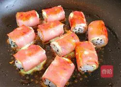 Illustration of how to make cheese and bacon rice balls 15