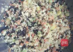 Illustration of how to make three-sided pot stickers 2