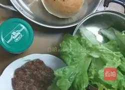 Illustration of how to make burgers 1
