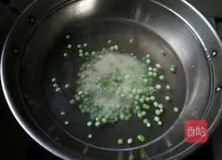Illustration of how to make pea and rice porridge 3
