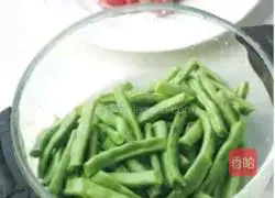 Illustration of how to make braised beans and noodles 1